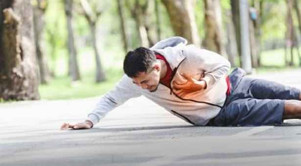 বুকে ব্যথার কারণ, লক্ষণ ও চিকিৎসা | Chest Pain in Bengali
