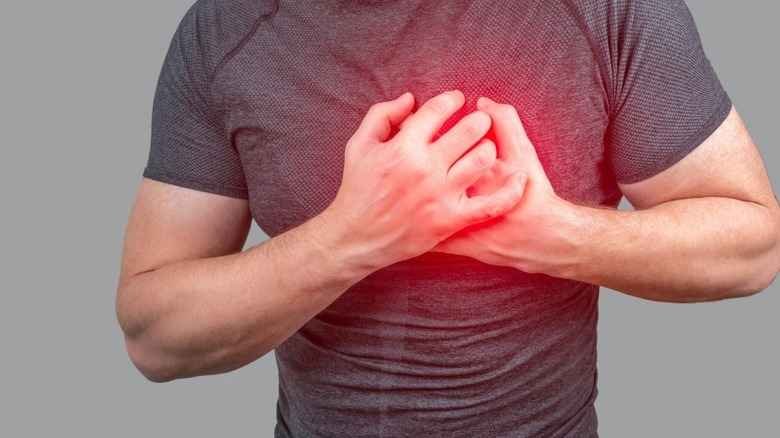 বুকে ব্যথার কারণ, লক্ষণ ও চিকিৎসা | Chest Pain in Bengali